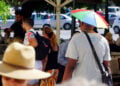 Ομπρελίτσα... παντός καιρού (φωτ. αρχείου: EUROKINISSI / Γιώργος Κονταρίνης)