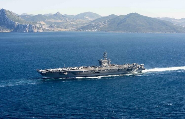 Το αεροπλανοφόρο «Αϊζενχάουερ» στη Μεσόγειο (φωτ. αρχείου: US Navy / Michael R. Gendron)
