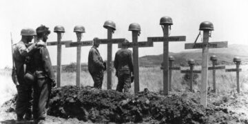 Γερμανικοί τάφοι κατά τη διάρκεια της Mάχης της Κρήτης (πηγή: el.wikipedia.org/wiki/Μάχη_της_Κρήτης/ Bundesarchiv, Bild 141-0848 / CC-BY-SA 3.0)