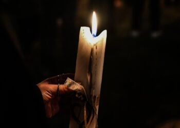 Αναστάσιμη λαμπάδα (φωτ.: Eurokinissi/Γιώργος Ευσταθίου)