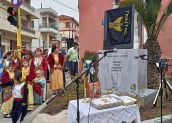 Στιγμιότυπο από τα αποκαλυπτήρια του μνημείου για τη Γενοκτονία των Ποντίων στα Χανιά, το 2024 (φωτ.: Facebook / Σύλλογος Ποντίων Χανίων Παναγία Σουμελά)