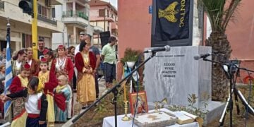 Στιγμιότυπο από τα αποκαλυπτήρια του μνημείου για τη Γενοκτονία των Ποντίων στα Χανιά, το 2024 (φωτ.: Facebook / Σύλλογος Ποντίων Χανίων Παναγία Σουμελά)