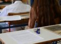 Εικόνα από την έναρξη των Πανελλαδικών εξετάσεων σε ΕΠΑΛ της Αθήνας, το 2024 (φωτ. αρχείου: Eurokinissi/Κώστας Τζούμας)