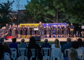 Ο Τάκης Βαμβακίδης (στο μέσο) στην εκδήλωση που έγινε στην Ελασσόνα, για τη Γενοκτονία των Ποντίων (φωτ.: Facebook / Ευστάθιος Χαιρετίδης)