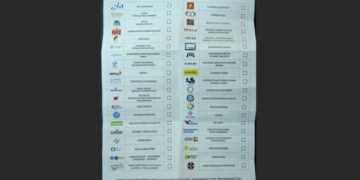 Το ψηφοδέλτιο της επιστολικής ψήφου (φωτ.: ΑΠΕ-ΜΠΕ/Αλέξανδρος Μπελτές)