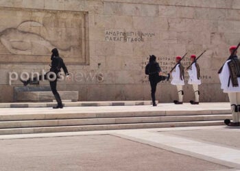 Στιγμιότυπο από την αλλαγή φρουράς στις 19 Μαΐου 2024 (φωτ.: Κώστας Κατσίγιαννης)
