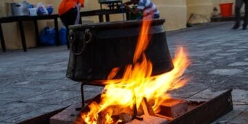 Κουρμπάνι σε προαύλιο εκκλησίας στην Πρέβεζα (φωτ. αρχείου: EUROKINISSI/Γιώργος Ευσταθίου)