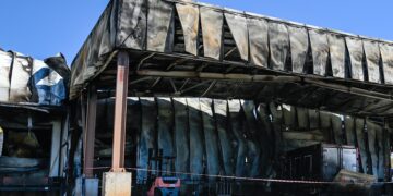 Tο κατεστραμμένο εργοστάσιο της εταιρείας «Γιαννίτση» στη βιομηχανική περιοχή της Λαμίας (φωτ.: EUROKINISSI / Νάσος Σιμόπουλος)