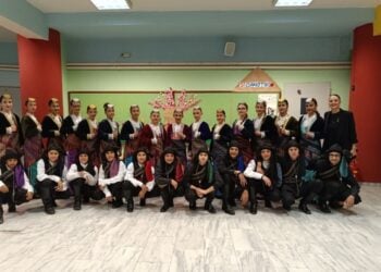 Ορισμένα από τα χορευτικά τμήματα του σωματείου που εμφανίστηκαν στις τριήμερες εκδηλώσεις (φωτ.: facebook/Sofia Savvidou)