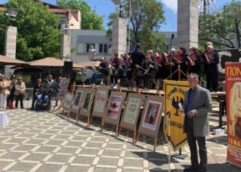 Στιγμιότυπο από τις περσινές εκδηλώσεις μνήμης στην κεντρική πλατεία της Πτολεμαΐδας (φωτ.: e-ptolemeos.gr)