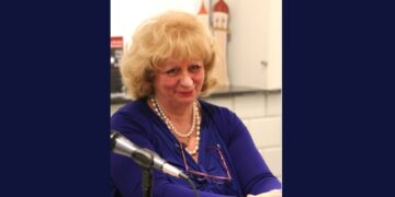 Η Ρένα Βενιέρη σε παλιότερη παρουσίαση βιβλίου της (φωτ.: www.newsville.be)