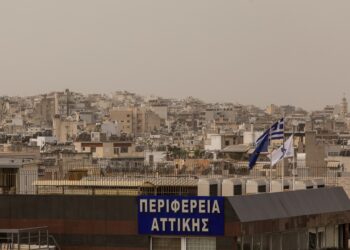 Αφρικανική σκόνη στην Αθήνα (φωτ.: EUROKINISSI / Γιάννης Παναγόπουλος)
