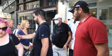 Εικόνα από την προσαγωγή των 13 μελών του πληρώματος της θαλαμηγού «Περσεφόνη», την περασμένη Κυριακή, στον εισαγγελία 
(φωτ.: Γιάννης Παναγόπουλος/EUROKINISSI)