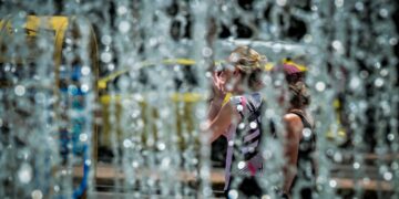 Υψηλές θερμοκρασίες για την εποχή στην Αττική (φωτ.: Eurokinissi/Τατιάνα Μπόλαρη)