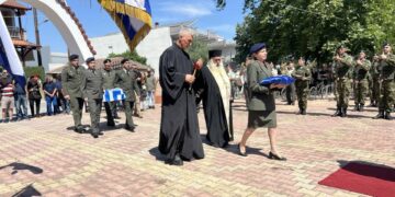 Στρατιωτικές τιμές στην κηδεία του Κωνσταντίνου Τσιτιρίδη (φωτ.: ΑΠΕ-ΜΠΕ)