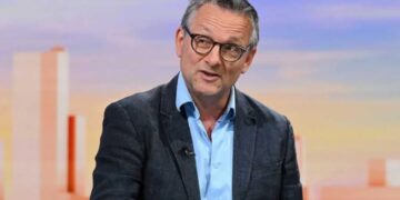 Ο Βρετανός παρουσιαστής Μάικλ Μόσλεϊ (φωτ.: bbc.com)