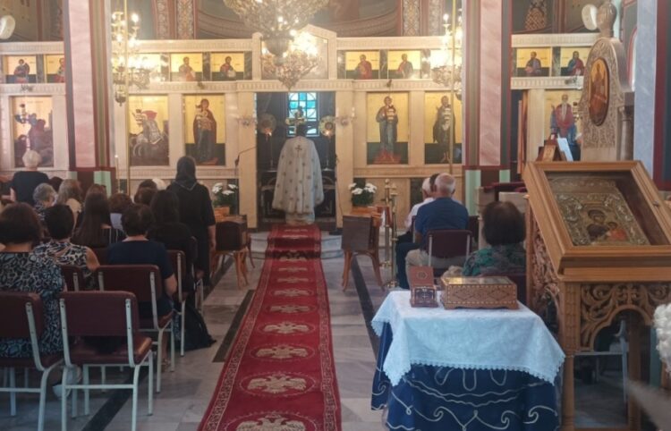 Πλήθος κόσμου παραβρέθηκε στο μνημόσυνο (φωτ.: Σωματείο «Άγιος Γεώργιος Περιστερεώτα»)