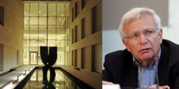 Ο Αλέξανδρος Τομπάζης και αριστερά ένα από τα έργα του, κτήριο γραφείων στον Γέρακα Αττικής (φωτ.: ΑΠΕ-ΜΠΕ)