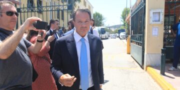 Ο ποινικολόγος Απόστολος Λύτρας κατά την προσαγωγή του στον ανακριτή (φωτ.: EUROKINISSI/Γιάννης Παναγόπουλος)