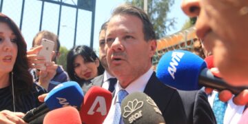 Ο ποινικολόγος Απόστολος Λύτρας κάνει δηλώσεις στους δημοσιογράφους (φωτ.: EUROKINISSI/Γιάννης Παναγόπουλος)