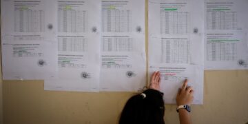 Οι βαθμοί θα αναρτηθούν, όπως κάθε χρονιά, και στα σχολικά συγκροτήματα (φωτ.: EUROKINISSI/Στέλιος Μισίνας)