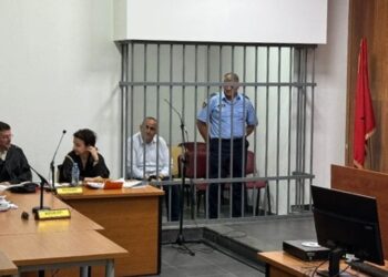 Ο Φρέντι Μπέλερης κατά τη διάρκεια της δίκης του (πηγή: himara.gr)