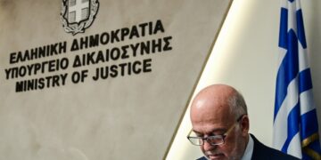Ο υπουργός Δικαιοσύνης Γιώργος Φλωρίδης παρουσιάζει τα νέα μέτρα κατά της ενδοοικογενειακής βίας (φωτ.: EUROKINISSI/Κώστας Τζούμας)