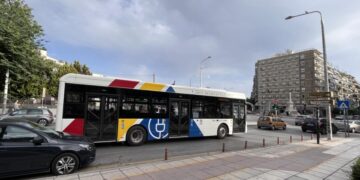 Ηλεκτρικό λεωφορείο στο κέντρο της Θεσσαλονίκης (φωτ.: Γιώργος Κουρκουρίκης)