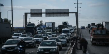 Εργασίες σε στηθαίο επί της λεωφόρου Κηφισού (φωτ. αρχείου: EUROKINISSI/Μιχάλης Καραγιάννης)