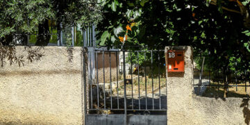 Το σπίτι στο οποίο βρέθηκε η απανθρακωμένη σορός, στα Άνω Λιόσια (φωτ.: EUROKINISSI / Μάρκος Χουζούρης)