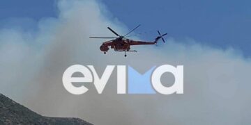 Πυροσβεστικό ελικόπτερο στο Μαρμάρι (φωτ.: evima.gr)