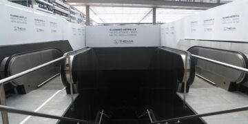 Η είσοδος στον σταθμό του μετρό στην οδό Αγίας Σοφίας (φωτ.: ΜΟΤΙΟΝΤΕΑΜ/Βασίλης Βερβερίδης)