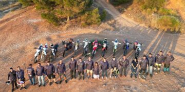 Τα μέλη της ομάδας έτοιμα να περιφρουρήσουν την Πεντέλη (φωτ.: Δήμος Πεντέλης)