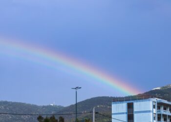 Ουράνιο τόξο στην Αθήνα (φωτ.: EUROKINISSI / Γιάννης Παναγόπουλος)