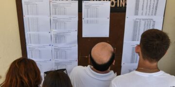 Οι βαθμολογίες έχουν αναρτηθεί σε όλα τα λύκεια (φωτ.: EUROKINISSI/iIleiaLive.gr/Γιάννης Σπυρούνης)