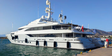 Η θαλαμηγός «Περσεφόνη» που ...κυριολεκτικά άναψε φωτιές (φωτ.: EUROKINISSI)