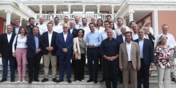 Οικογενειακή φωτογραφία από την εκδήλωση υπογραφής του μνημονίου (φωτ.: ΜΟΤΙΟΝΤΕΑΜ/Βασίλης Βερβερίδης)