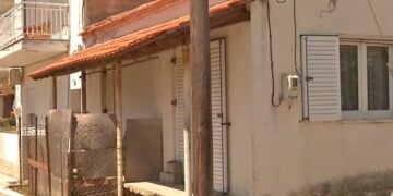 Το σπίτι του 90χρονου στη Σάρτη της Χαλκιδικής (φωτ.: glomex)