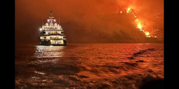 Η φωτιά στην περιοχή Μπίστι της Ύδρας (φωτ.: Facebook / Εποχικοί Πυροσβέστες)