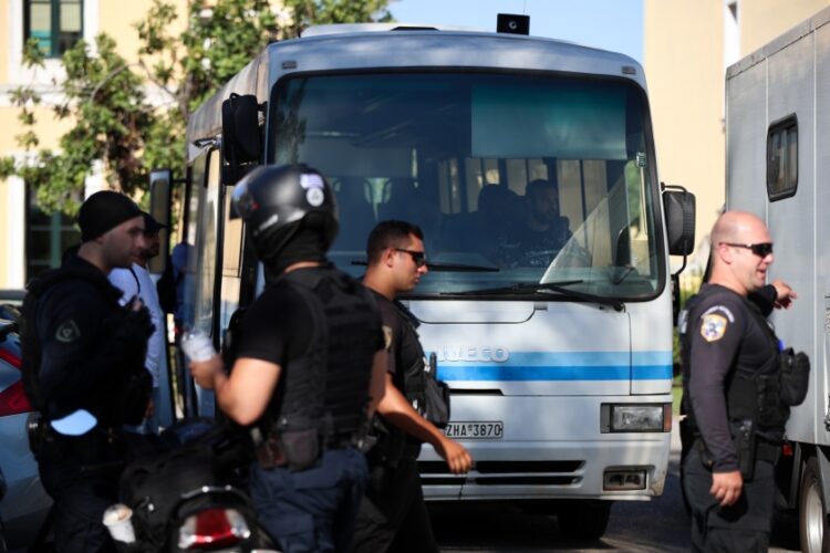 Απολογία συλληφθέντων στα επεισόδια έξω από το γήπεδο του Παναθηναϊκού (φωτ.: Eurokinissi/Αργυρώ Αναστασίου)
