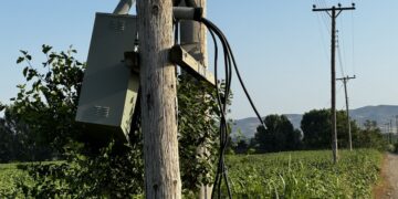 Το «κουφάρι» μετασχηματιστή του ΔΕΔΔΗΕ που εκλάπη στην περιοχή του Λαγκαδά (φωτ.: ΑΠΕ-ΜΠΕ)