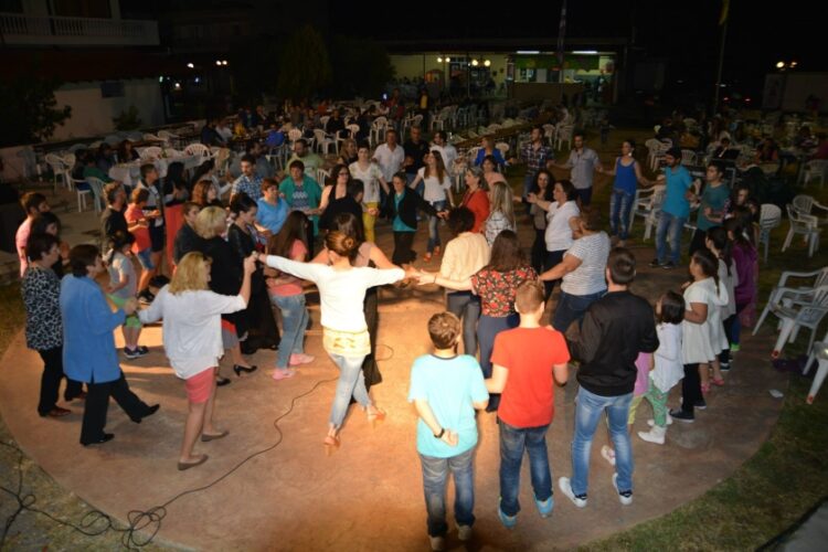Ποντιακό γλέντι στην Παραλίμνη (φωτ. αρχείου: facebook.com/syllogosparalimnis)