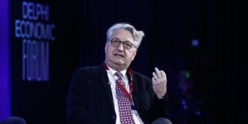 Ο Μιχάλης Πικραμένος στο 8ο Οικονομικό Φόρουμ των Δελφών, τον Απρίλιο του 2023 (φωτ. αρχείου: Eurokinissi/Σωτήρης Δημητρόπουλος)