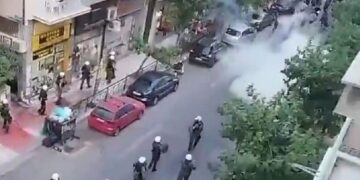 Στιγμιότυπο από τα επεισόδια στην Πλατεία Βικτωρίας (πηγή: Glomex)