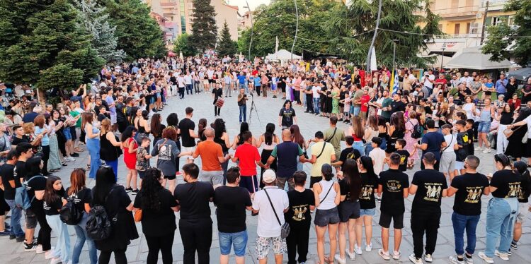 Στιγμιότυπο από το 1ο Ποντιακό Αντάμωμα στα Γρεβενά, για τα 100 χρόνια του Βατολάκκου (φωτ.: Δήμος Γρεβενών)