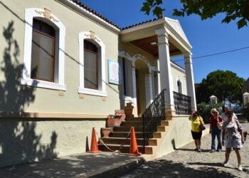 Το Δημοτικό Ελληνικό Σχολείο των Αγίων Θεοδώρων, στην Ίμβρο (φωτ.: ΑΠΕ-ΜΠΕ / Στρατής Μπαλάσκας)