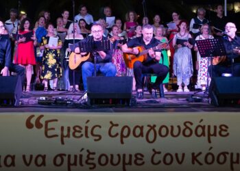 Στιγμιότυπο από τη χορωδιακή συνάντηση που έγινε στην Καβάλα (φωτ.: Δήμος Καβάλας / Κώστας Σαραϊδάρης)