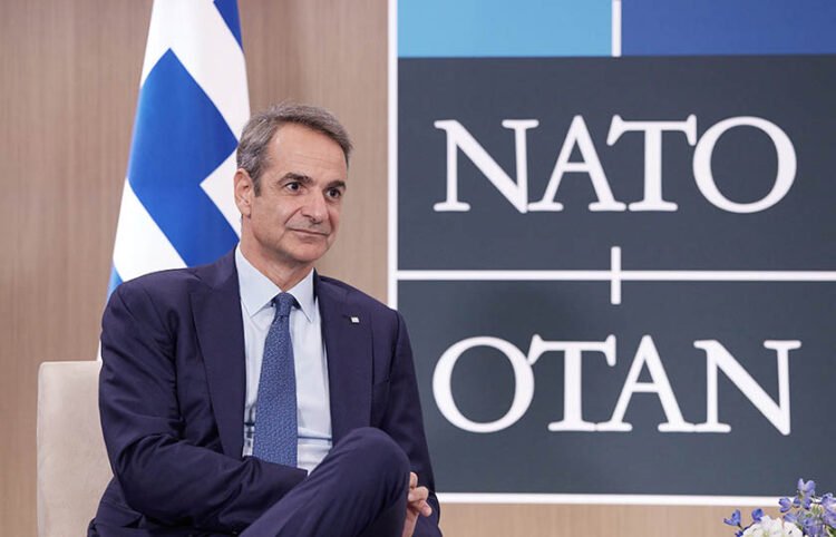 Ο Κυριάκος Μητσοτάκης στην 75η Σύνοδο του ΝΑΤΟ στην Ουάσιγκτον, κατά τη διάρκεια συνάντησης με τον Ρετζέπ Ταγίπ Ερντογάν στο περιθώριό της (φωτ.: Γραφείο Τύπου Πρωθυπουργού / Δημήτρης Παπαμήτσος)