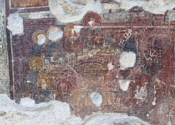 Κατεστραμμένες αγιογραφίες στην Παναγία Σουμελά στον Πόντο, πριν από τις εργασίες συντήρησης και αποκατάστασης (φωτ.: Anadolu)