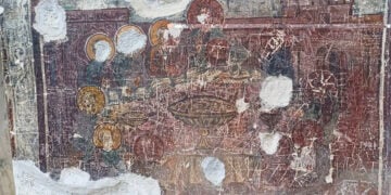 Κατεστραμμένες αγιογραφίες στην Παναγία Σουμελά στον Πόντο, πριν από τις εργασίες συντήρησης και αποκατάστασης (φωτ.: Anadolu)